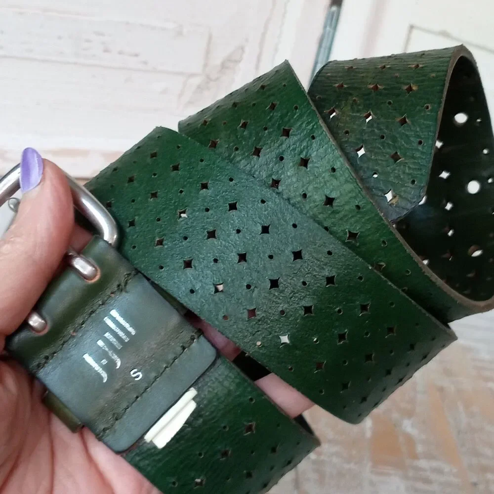 J. Jill Olive Green Leather Belt Small Star Cutout Boho Western Grunge Vintage